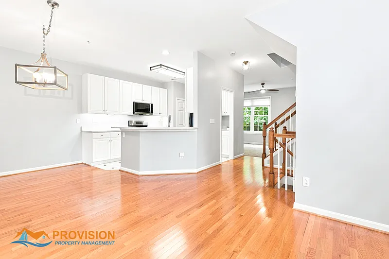 3 bed, 2.5 bath, 2004 sqft, $3,300 — Photo 4
