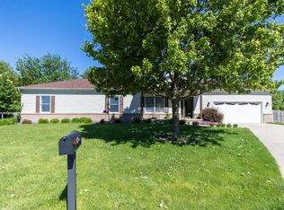 112 Hunter Ct, Hudson, IL