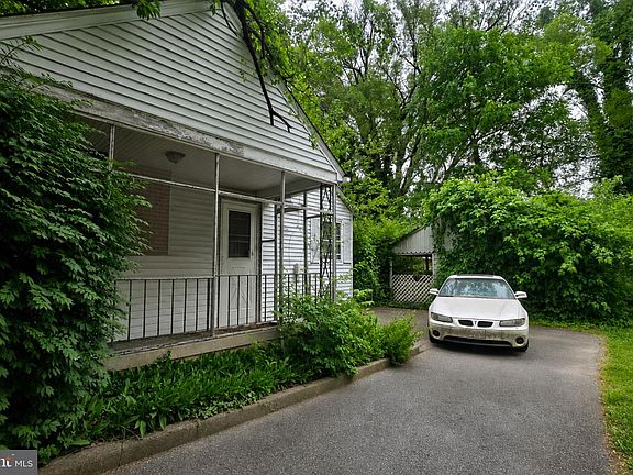 4th image of 730 E Division St