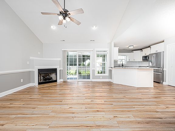 4th image of 307 Croatan Woods Dr