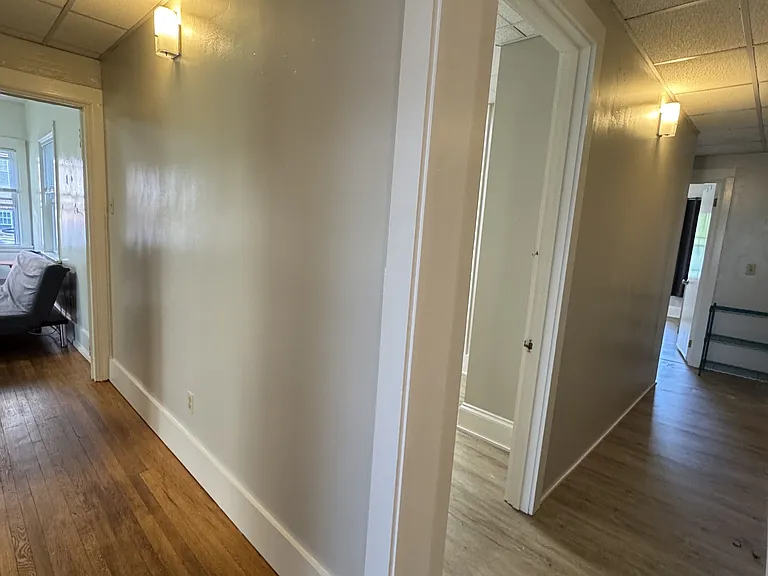 614 University Ave — Photo 15