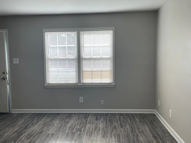 501 Greenbriar Rd — Photo 3