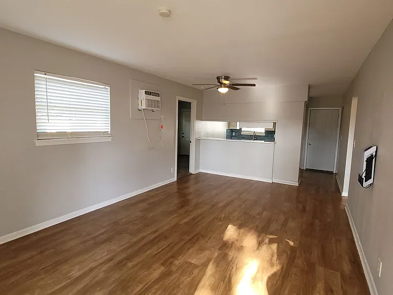 110-122 San Angelo Blvd — Photo 4