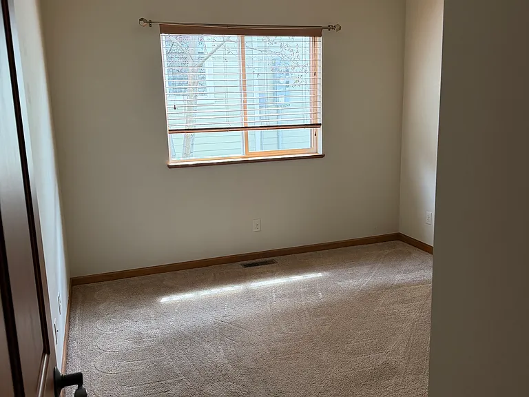 246 S Hanley Ave — Photo 9