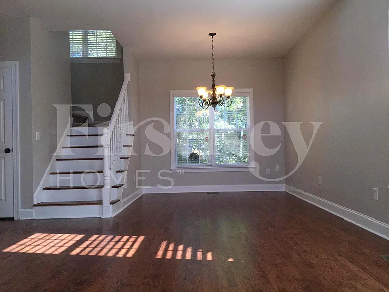 457 Riverglen Dr NW — Photo 4