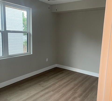 3rd image of 2174 Forest Ave