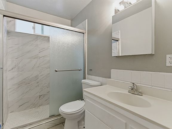 4th image of 616 N Saint Andrews Pl