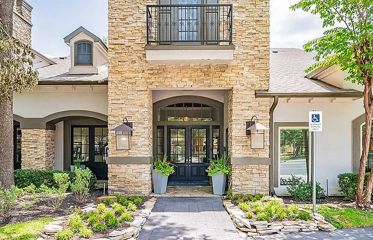 Bala Woods at Kingwood Apartments — Photo 9