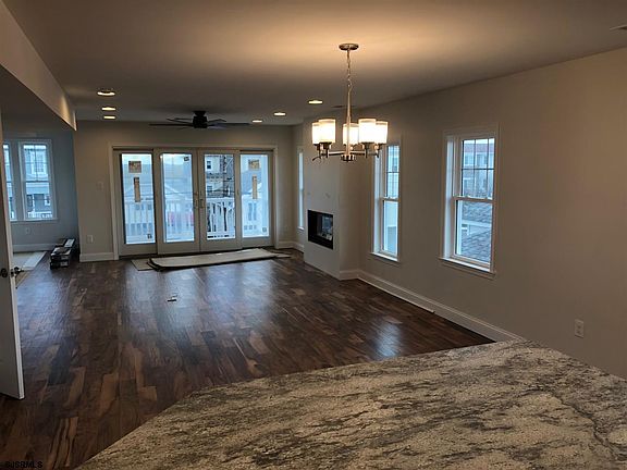 5th image of 1409 Pleasure Ave