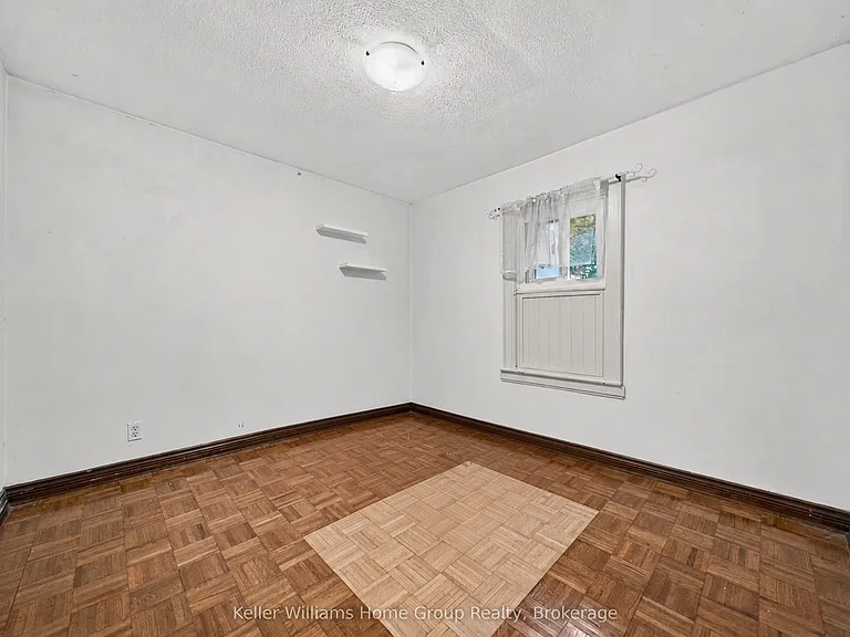 483 Woolwich St — Photo 25