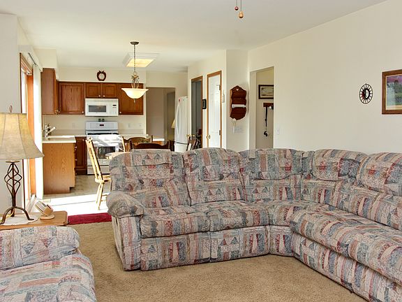 3rd image of 572 Fox View Ct