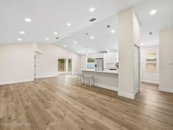 3rd image of 3009 Elizabeth St