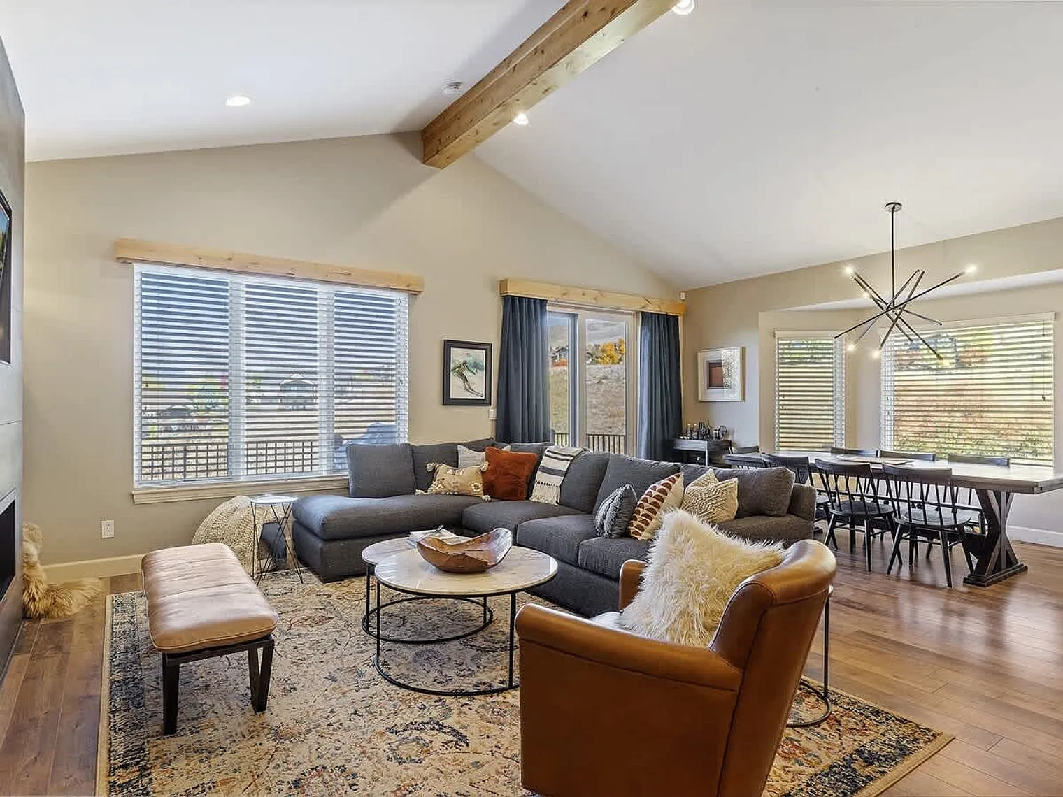 5 bed, 5.0 bath, 3993 sqft, $8,299 — Photo 3