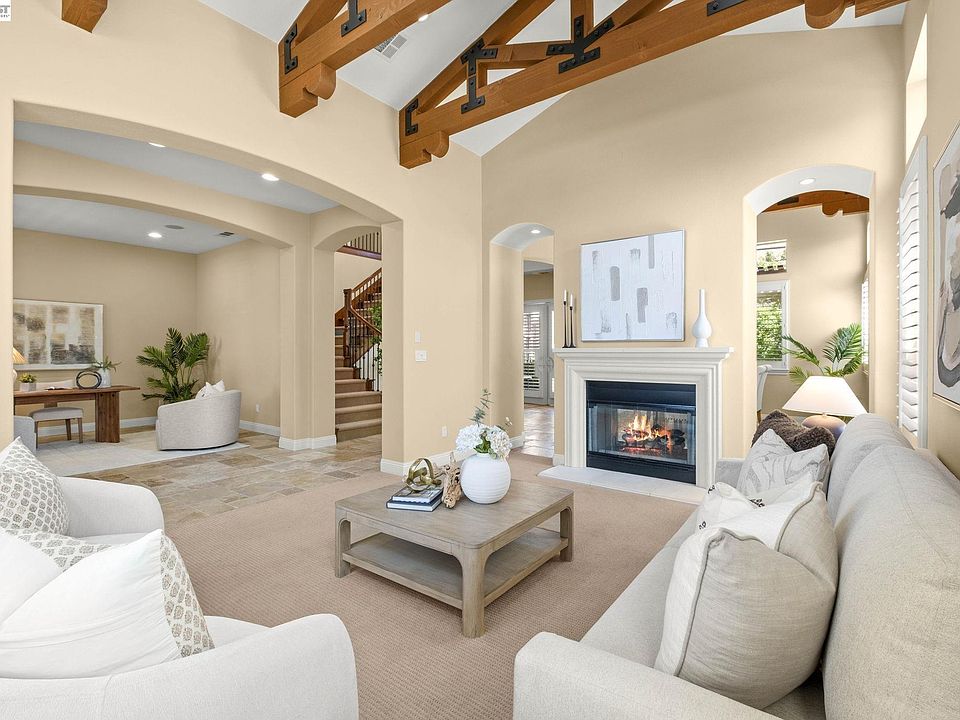 1st image of 387 Golden Grass Dr
