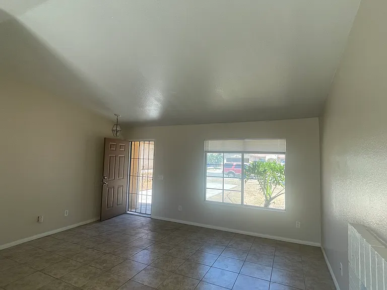 14695 Upland Ave — Photo 8