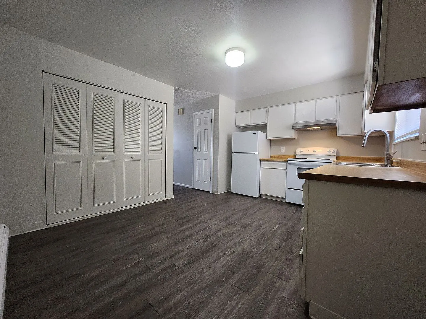 Freshly Updated 2 Bed / 1 Bath Townhome with Yard Access Now Leasing! — Photo 3