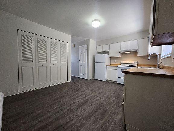 3rd image of 49 Chestnut Dr APT A