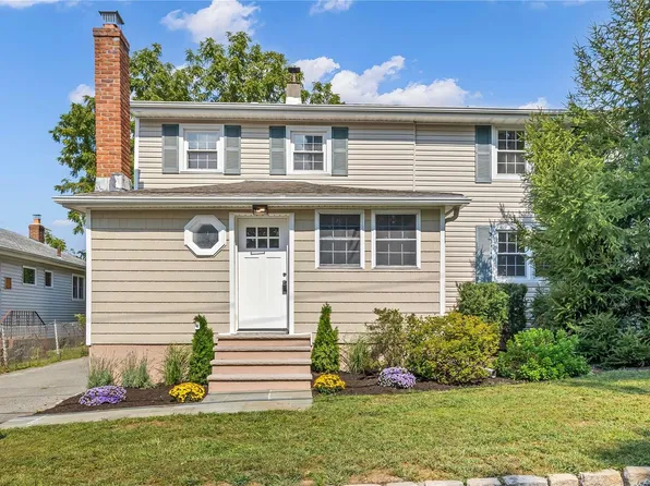 5 Oak Street, Bayville, NY 11709