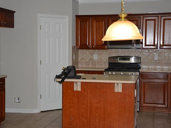 4th image of 120 Splinter Ct