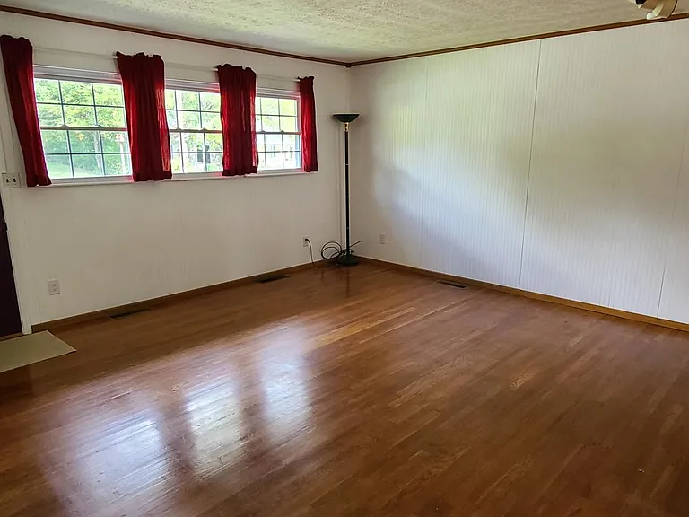 1465 Woodland Dr — Photo 16
