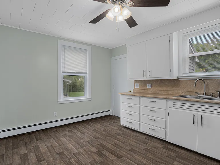 6 Boys Ave — Photo 10