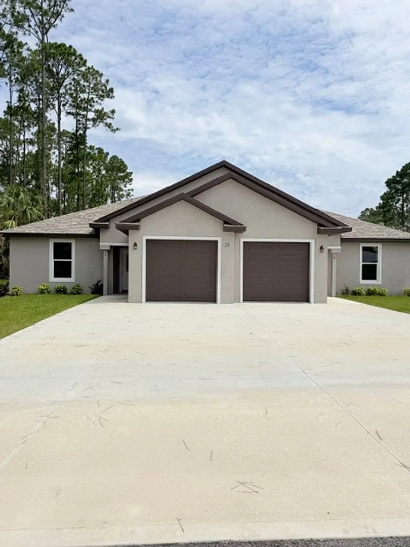 Brand new duplex with screen porch ! — Photo 1