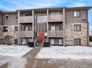 8741 Green Willow St APT 12, Brighton, MI 48116