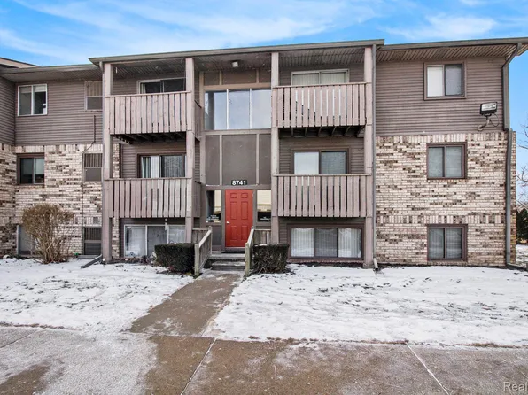 8741 Green Willow St APT 12, Brighton, MI 48116