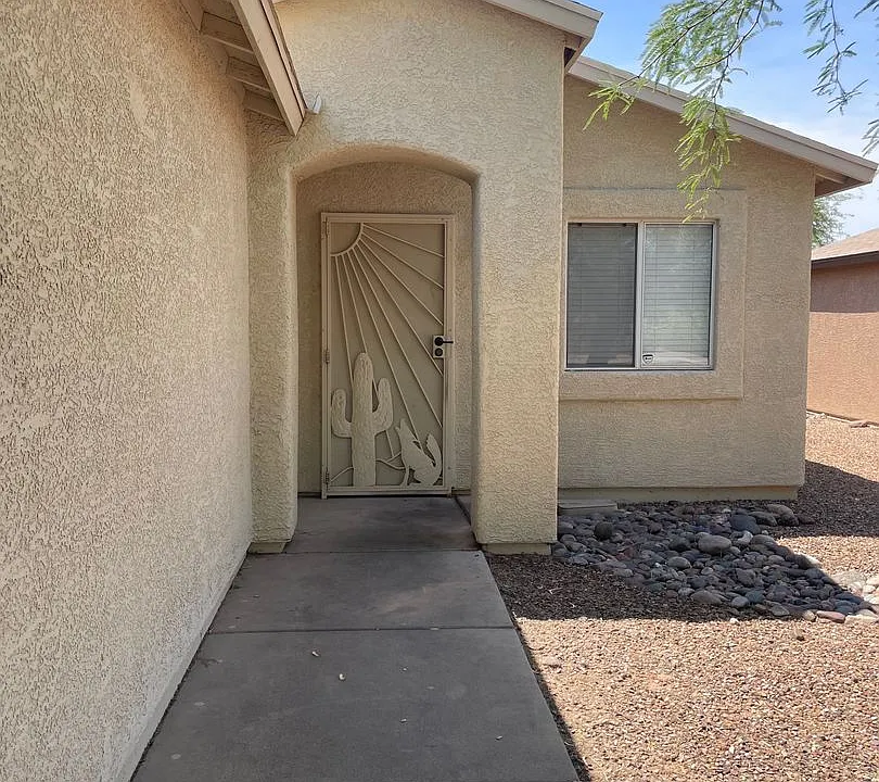 114 E Medina Rd