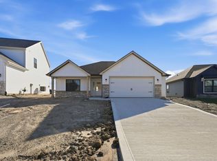 988 Arthur Heights Dr, Fort Wayne, IN 46818