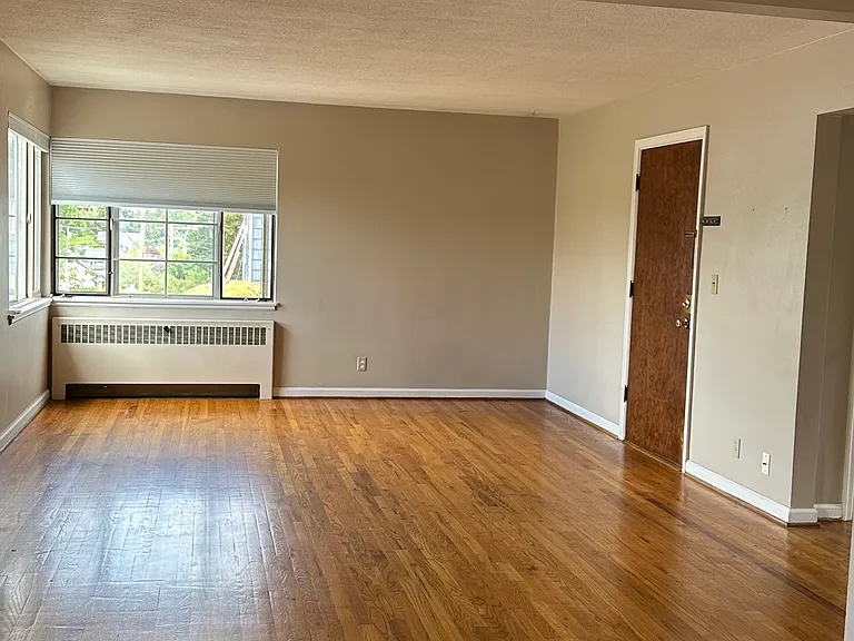 5206 E Burnside St #2 — Photo 1