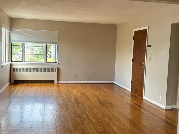5206 E Burnside St APT 2, Portland, OR 97215