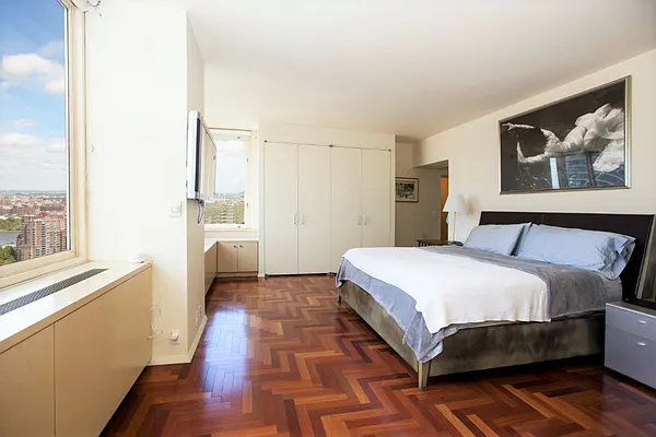 Rented by Compass | media 2