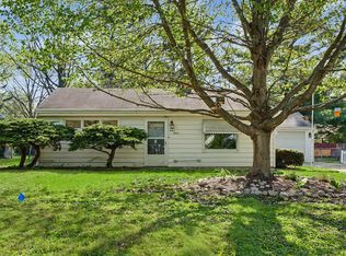 1212 Cambridge Dr, Champaign, IL 61821