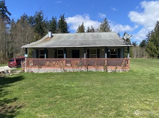 450 Cook Rd, Camano Island, WA 98282