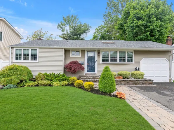 10 Park Drive, Old Bethpage, NY 11804