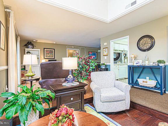 5th image of 3607 Saxony Dr