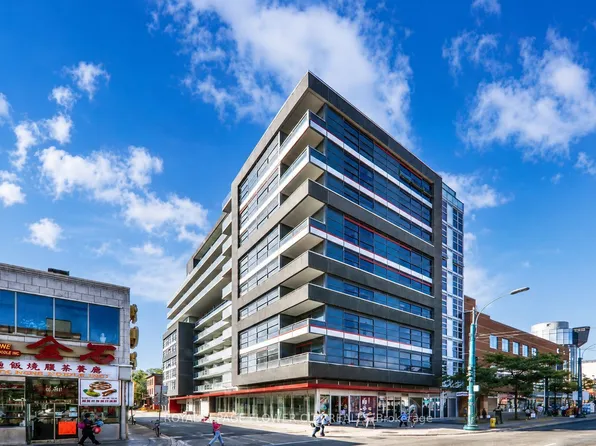 10 Willison Sq #607, Toronto, ON M5T 0A8