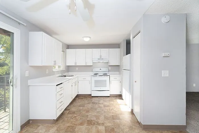 8332 SW 21st Ave #9 — Photo 3