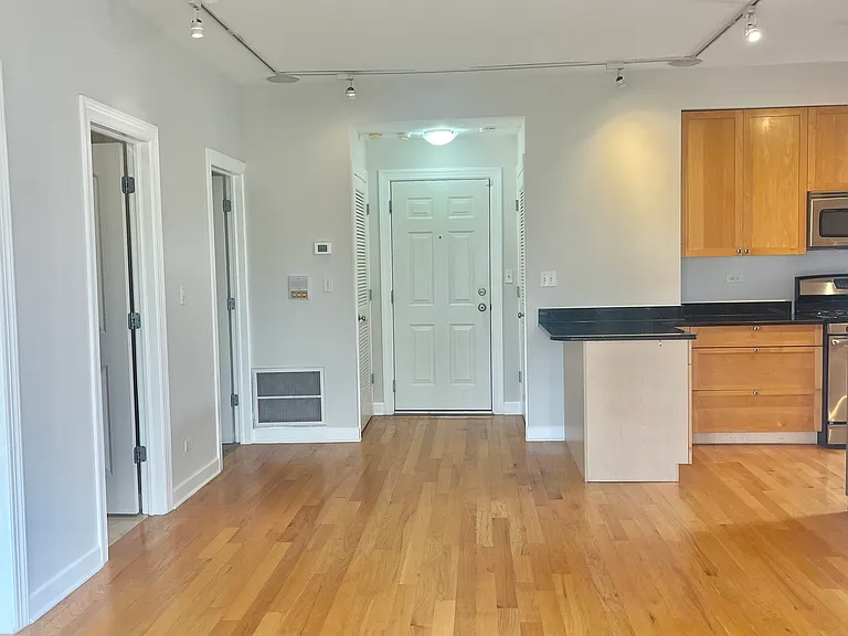 837 E 52nd St #3N — Photo 5