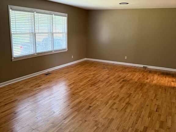 3rd image of 311 Brookhaven Dr