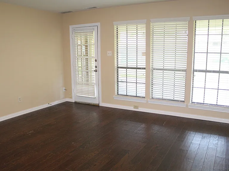4037 Leon Dr — Photo 10