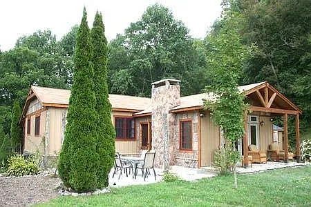 4 bed, 2200 sqft, $2,800 — Photo 2
