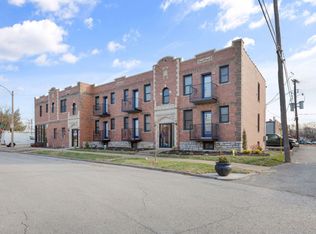 2 bed, 2.5 bath, $2,195, Saint Louis, MO 63139