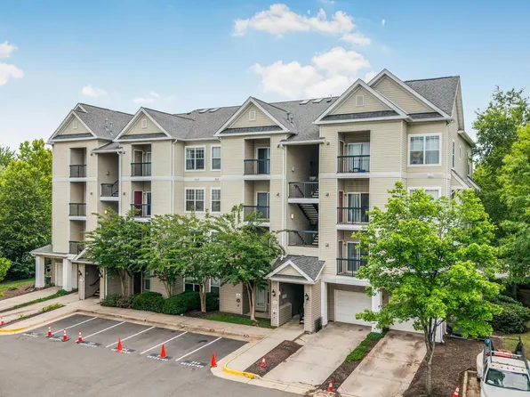 5115 Travis Edward Way APT E, Centreville, VA 20120