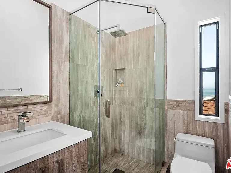 24608 Malibu Rd — Photo 23
