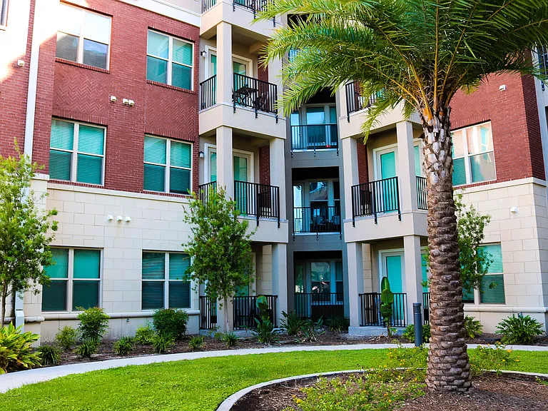 Varela Westshore Apartments — Photo 42