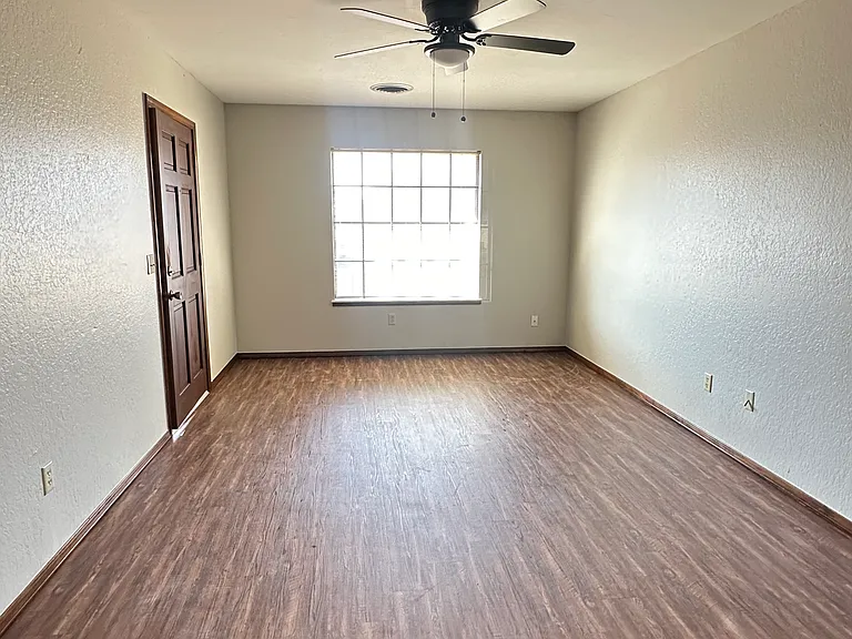 1800 Suzanne Dr — Photo 9