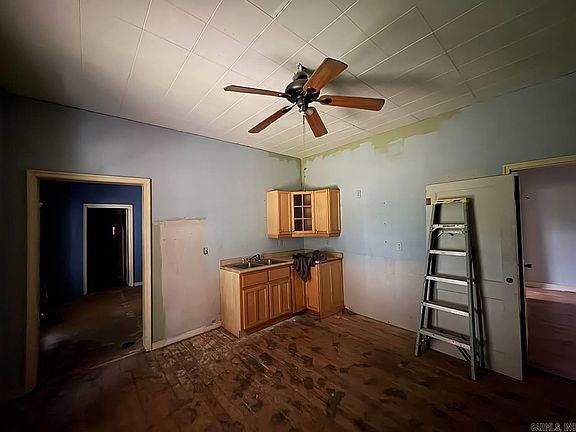 5th image of 217 Oak St