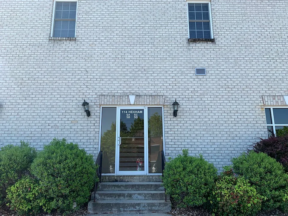 114 Hexham Dr